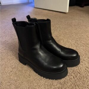 Black platform Chelsea boots